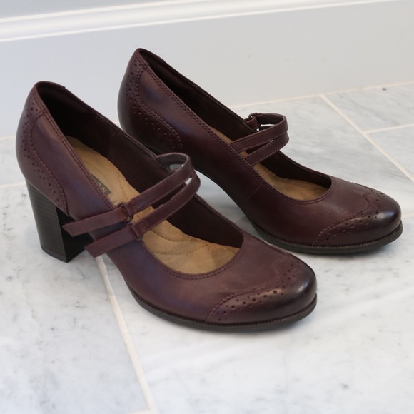 clarks cushion shoes